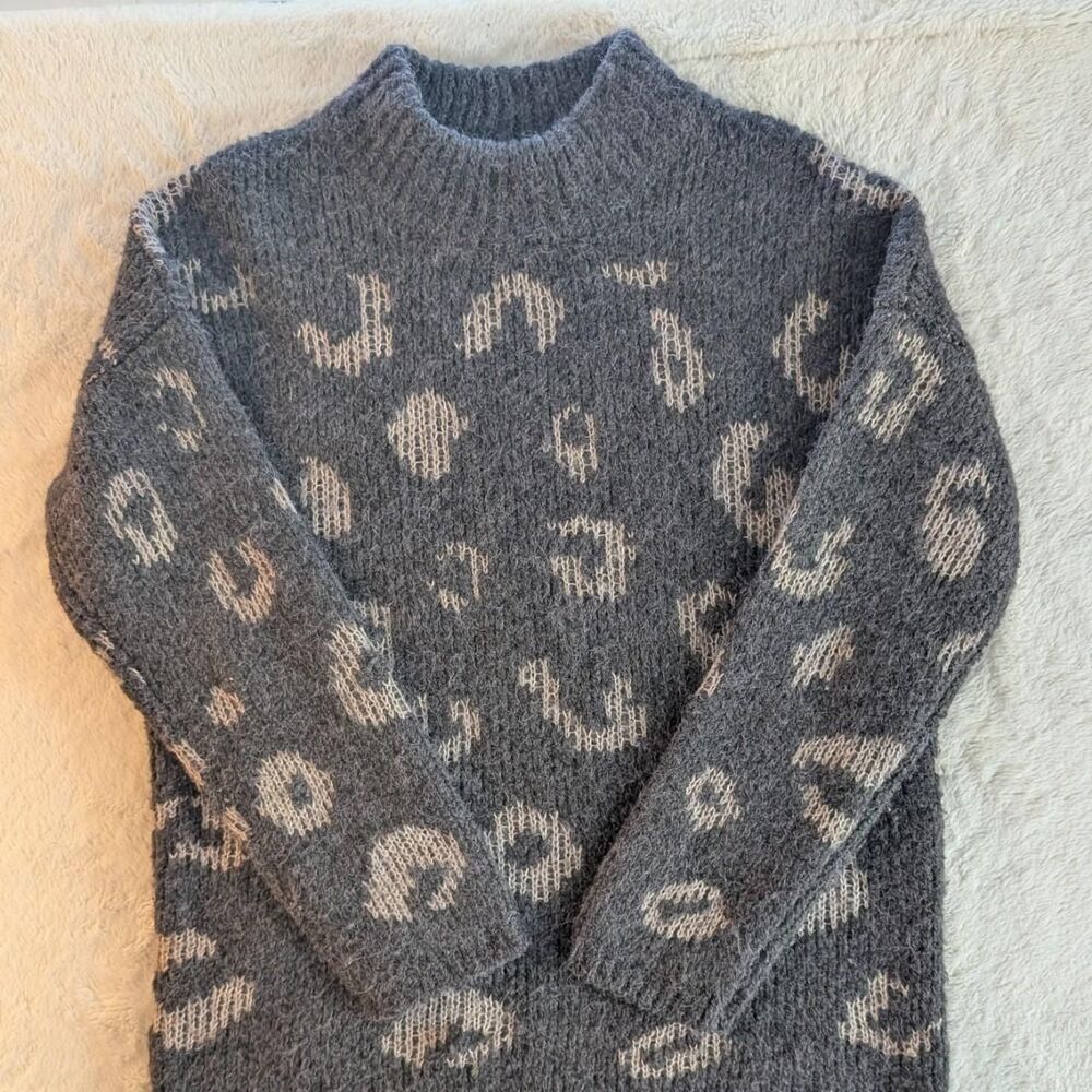 Universal-thread Women's Grey and Cream Jumper